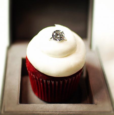 cupcakes-gourmet-red-velvet-ring.jpg cupcakes-gourmet-red-velvet-ring.jpg